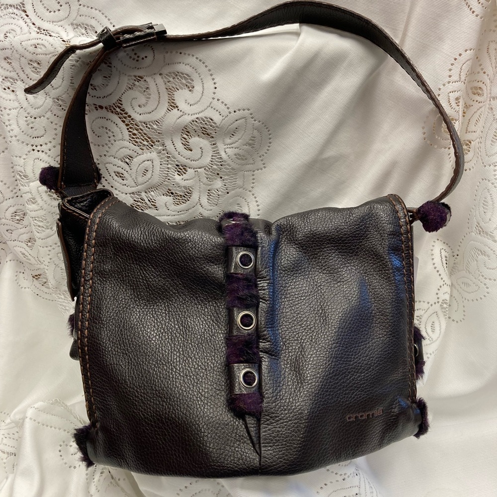 Cromia Italian leather shoulder bag.